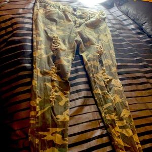 Camo skinny jeans